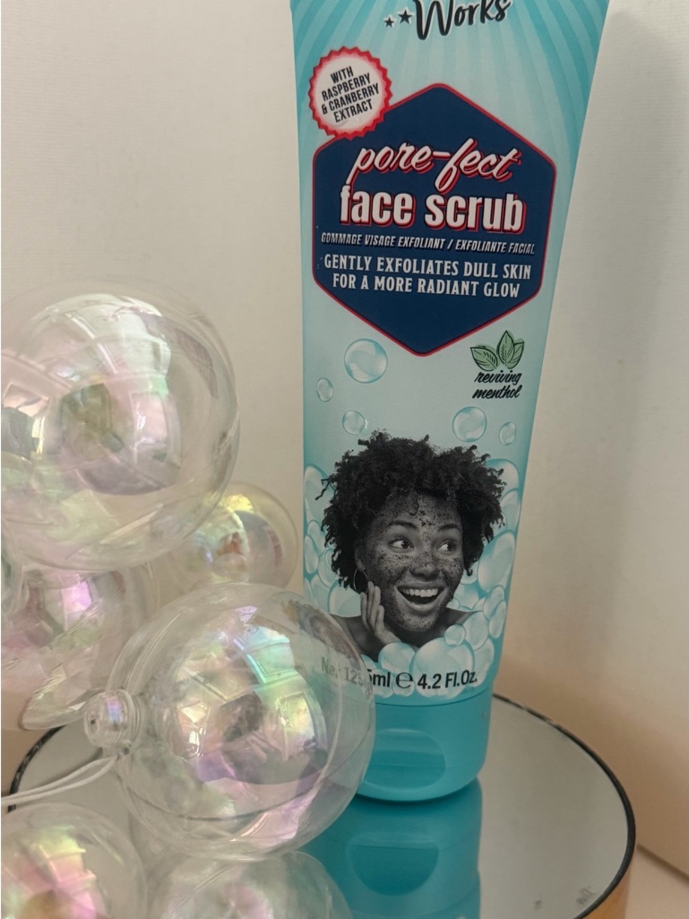 Dirty Works Pore-fect Face Scrub Raspberry Cranberry Extract & Reviving Menthol - Picture 7 of 9